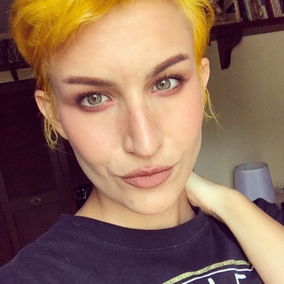 Meet your Posher, Lauren - Picture 6 of 6